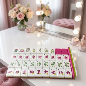Juego <span class=keywords><strong>de</strong></span> Mahjong Americano Kawaii Heart, Completo con 166 Fichas Acrílicas, Diseño Rosa y Verde, con Empujadores - Product Image 1