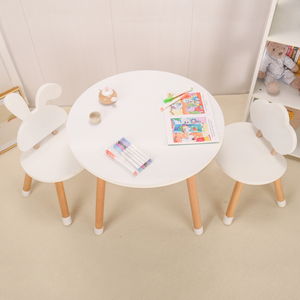 <span class=keywords><strong>Set</strong></span> di Mobili per Cameretta Bambini con Tavolo Rotondo in Legno e Sedia a Forma di Coniglio per Bambine - Product Image 3