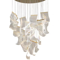 Zhangshan personnalisé acrylique long plafond pendentif escalier rotatif grand salon lumière led lustres et suspensions