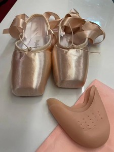 Scarpe da Ballerina in Raso Più Vendute, Scarpe da Danza Piatte in Tela, Scarpette da Balletto Professionali, Set da 4 Pezzi per Ragazze e Donne - Product Image 6