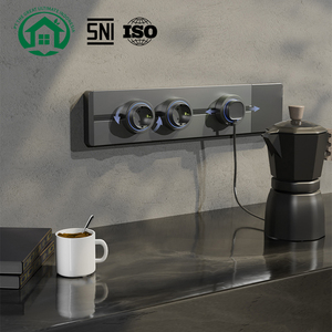 Enchufe LED negro de 5 pines Pano.V SNI China HK, hecho de material de cobre de calidad, proporciona una conexión fuerte y duradera. - Product Image 1