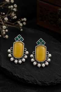 Boucles d'oreilles en perles jaunes personnalisées pour un usage quotidien et pour les soirées. Magnifique ensemble de boucles d'oreilles au design élégant. - Product Image 4