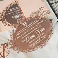 Carte de vœux de luxe personnalisée OEM, modèle RP, en papier rigide, impression numérique, rose, gaufrage doré, acrylique, double pliage, pour mariage