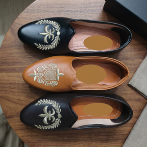 Chaussure en cuir de vache véritable, style traditionnel du Rajasthan, artisanat artisanal, imperméable, couleur et taille personnalisées, BS - Product Image 1