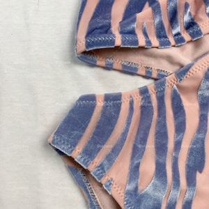 ชุดว่ายน้ำวันพีซแขนยาวสำหรับผู้หญิง OUTPACE แบบซิป ชุดว่ายน้ำเซ็กซี่ไซส์ใหญ่ พร้อมลายตัวอักษรและลายสัตว์ - Product Image 4