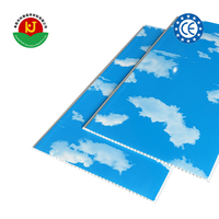 Panneau de plafond en PVC plastique moderne imperméable à l'eau, marque privée OEM, pour projets hôteliers et bureaux au Guatemala