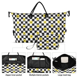 Juego de 2 Bolsas de Viaje para Mujer, Bolsa de Lona con Diseño a Cuadros Personalizado, Bolsa de Fin de Semana Acolchada con Bolsa Organizadora - Product Image 2