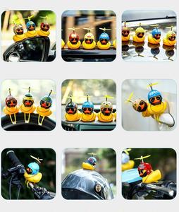 Pequeño pato amarillo niño casco cuerno venta al por mayor motocicleta y bicicleta accesorios viento roto pato montar luz goma Material - Product Image 4