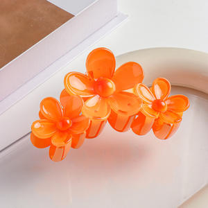 Pince à cheveux élégante extra large en forme de fleur, dégradé de couleurs, pince à cheveux en plastique monobloc à trois fleurs - Product Image 5