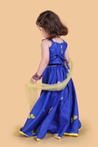 Conjunto de Lehenga y Blusa de Algodón para Niñas Titrit con Bordado a Mano, Listo para Usar, con Dupatta - Product Image 3
