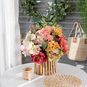 CallaFloral Ramo de Peonías Artificiales Rojo Rosa, Decoración para Bodas, Arreglo Floral Hecho a Mano con Tela de Mimbre - Product Image 1
