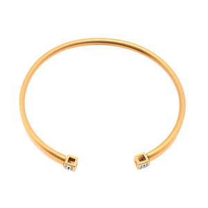 Brazalete Abierto de Acero Inoxidable en Tono Dorado, Ajustable y Moderno para Mujer - Product Image 2