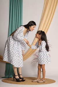 Vestidos cortos elegantes informales florales con estampado de manga Midi y cuello de mujer de gran popularidad, vestidos Midi cortos estampados pequeños para mujer - Product Image 4