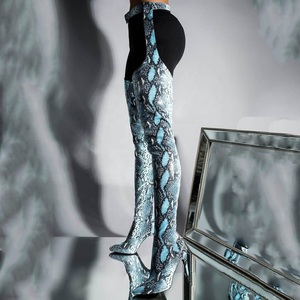 รองเท้าบูทผู้หญิงทรงสูงถึงต้นขา ลายพิมพ์งูหลาม ดีไซน์แฟชั่น ซิปด้านข้าง ส้นเข็ม ปลายแหลม สำหรับเต้นรำ ไซส์ใหญ่พิเศษ 43 - Product Image 6