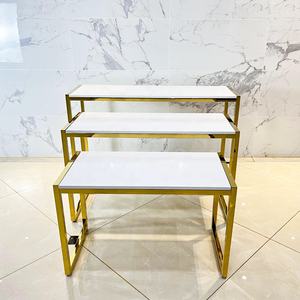 صالة العرض تصميم الأزياء عرض حقيبة طاولة متجر الملابس لامعة الذهب الفولاذ المقاوم للصدأ مجموعة طاولة متداخلة - Product Image 4