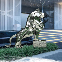 Sculpture de lion en acier inoxydable poli argenté sur mesure, fabriquée en Chine, grande statue d'animal en métal pour extérieur, statue de lion debout
