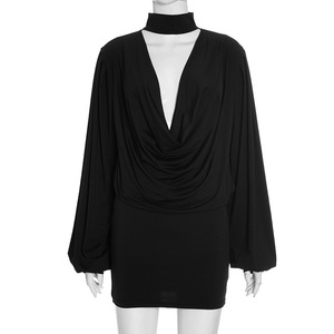 Conjunto de 2 Piezas para Mujer: Top Sexy con Cuello Halter y Botones, y Minifalda Ajustada - Product Image 5