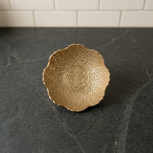 Assiette décorative en métal faite à la main avec incrustation dorée, design bohème, forme irrégulière, peinte à la main, pour les fêtes - Product Image 5