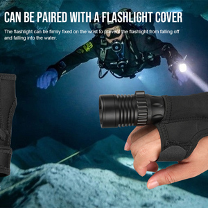 Torcia Professionale per Immersioni Subacquee, Impermeabile IP68 fino a 100 Metri, Luce LED Super Luminosa 3350LM, 5 Modalità per Immersioni in Grotta - Product Image 1