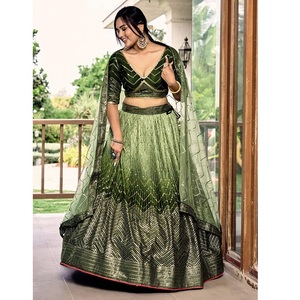 Lehenga choli เสื้อเบลาส์ผ้าแท้ดูดีมีสไตล์ด้วยหินและเสื้อสีตัดกันสำหรับเจ้าสาวหรือตามเทศกาล - Product Image 1
