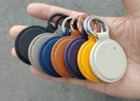 Porte-clés intelligent en cuir végétalien premium avec fonction de localisation sans fil et recharge sans fil, couleur personnalisable