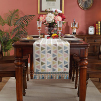 Nappes de table de style européen brodées à la main avec pompons, sets de table pour café et nappes de décoration pour tables à manger longues.