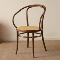 Fauteuil en rotin courbé en bois massif de style Thonet en gros avec siège en cannage pour meubles de salle à manger et de café