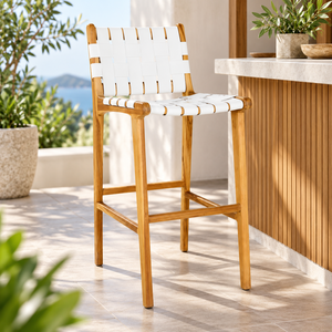 Chaise en teck artisanale qui apporte une élégance naturelle et une robustesse fiable aux salles à manger, aux projets hôteliers et aux maisons élégantes. - Product Image 1
