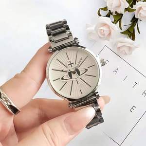 Nuevos relojes de pulsera de China con caja redonda dorada, diseño de Saturno, esfera con efecto rayos de sol, brazalete de metal, relojes de lujo para mujer. - Product Image 5