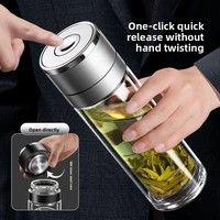 Bouteille d'eau en verre à double paroi sans BPA de style décontracté avec infuseur à thé Avantage à boire direct pour les cadeaux d'affaires