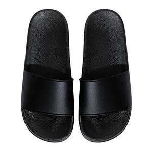 Nouvelles sandales de plage unisexe en PVC avec logo personnalisé 2025, semelle intérieure en PU tendance, claquettes imprimées sur mesure pour hommes et femmes - Product Image 1