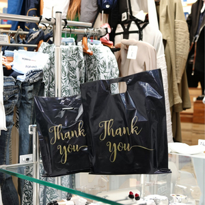 Sacs de courses en PE écologiques et recyclables en gros avec poignées souples, personnalisables avec logos sérigraphiés - Product Image 6