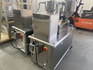 Machine de remplissage de gamme 10ML à 50L Machine de remplissage de bouteilles de pâte cosmétique verticale de crème de beauté de visage automatique avec pompe d'alimentation - Product Image 2