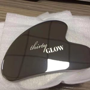 Planche de massage Gua Sha personnalisée en acier inoxydable en forme de cœur pour le lifting du visage et du corps, outils de massage facial Gua Sha - Product Image 5