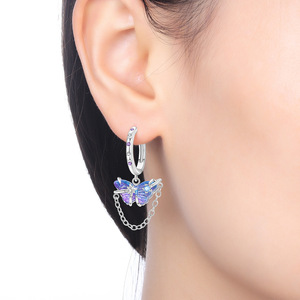 Des boucles d'oreilles simples en forme de papillon violet, parfaites comme cadeau pour la Saint-Valentin, un anniversaire ou un anniversaire de mariage pour une fille. - Product Image 5