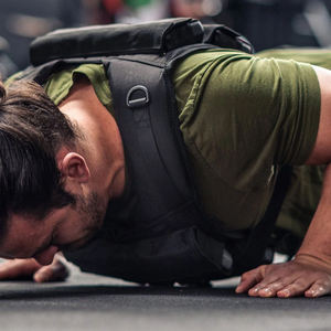 Maillot de basketball personnalisé en gros, léger et ajustable, couleur unie, gilet d'entraînement professionnel sur mesure en polyester - Product Image 5