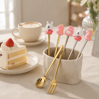 Set Hadiah Sendok dan Garpu Stainless Steel Motif Hewan Kartun, Set Peralatan Makan Berlapis Silikon, Kotak Hadiah untuk Dessert, Kopi, Buah