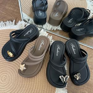 Pantuflas de gamuza suave de alta gama, aptas para uso en interiores y exteriores, pantuflas de invierno para mujer, cómodas y afelpadas, con función antideslizante. - Product Image 1