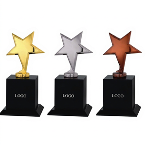 Trophée étoile conçu pour récompenser l'excellence et les réalisations. Trophée d'entreprise élégant pour l'excellence commerciale et la leadership. - Product Image 1