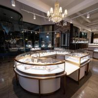 Vitrine à bijoux en verre européenne haut de gamme, comptoir avec éclairage LED, durable, facile à nettoyer, design personnalisable pour bijouterie