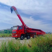 Grue à flèche télescopique montée sur camion de 14 tonnes, 5 sections, alimentée par un moteur Weichai de 350 chevaux, avec fonction de déchargement latéral gauche et droit.