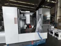 Fraiseuse CNC verticale 4 axes Single Spindle High Precision for Auto and Motorcycle Parts with Fanuc Siemens GSK BT40