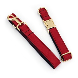 Suministros para perros 2024 <span class=keywords><strong>collar</strong></span> de perro personalizado cuero hebilla dorada lindas corbatas de cuero de gamuza roja para perros correas para mascotas diferentes correas - Product Image 4