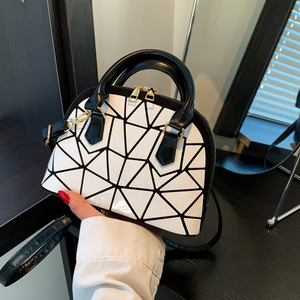 Nouveauté : Sac à main chic et élégant pour femme, style vintage, avec deux sangles et chaînes, design minimaliste, texture matelassée distinctive - Product Image 5