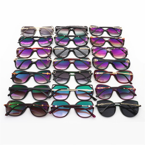 <span class=keywords><strong>Lunettes</strong></span> <span class=keywords><strong>de</strong></span> <span class=keywords><strong>soleil</strong></span> PC assorties pour femmes en liquidation Stock mixte avec lentilles UV400 <span class=keywords><strong>Lunettes</strong></span> <span class=keywords><strong>de</strong></span> <span class=keywords><strong>soleil</strong></span> promotionnelles - Product Image 2