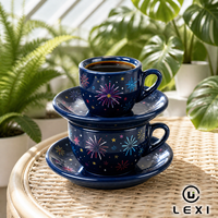 Conjunto de Xícara e Pires de Porcelana Azul Marinho com Padrão Brilhante de Estrelas e Efeito de Fogos de Artifício, Louça Festiva Azul Lavanda, Rosa e Amarelo