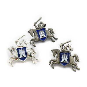 Shinpasserelle — fabricants chinois 3d knight avec épées et bouclier, métal personnalisé en émail dur, badge de revers 3d - Product Image 2