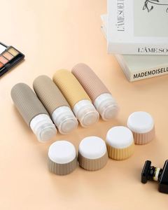 Kit de toilette de voyage anti-fuite avec logo personnalisé, 8 articles, bouteilles de voyage en silicone rechargeables - Product Image 2