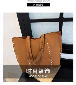 Sac à bandoulière décoratif en tissu de velours côtelé de haute qualité nouvellement conçu - Product Image 3