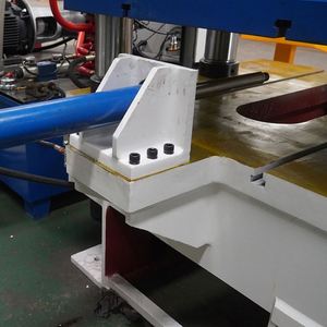 Presse hydraulique à quatre colonnes de 315 tonnes avec une rampe d'échappement et un vérin poussoir pour le forgeage à chaud des écrous - Product Image 6